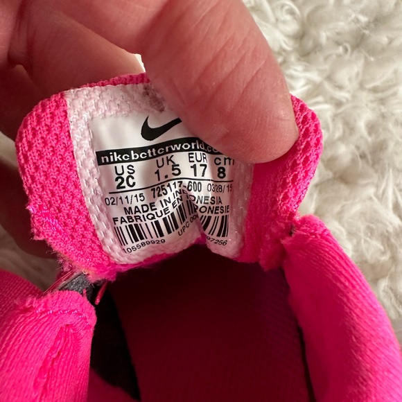 Toddler/Baby Nikes size 2c - Picture 4 of 4